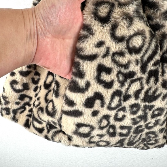 XOXO Vegan Fur Leopard Hooded Tie Waist Vest NWT - Picture 4 of 9